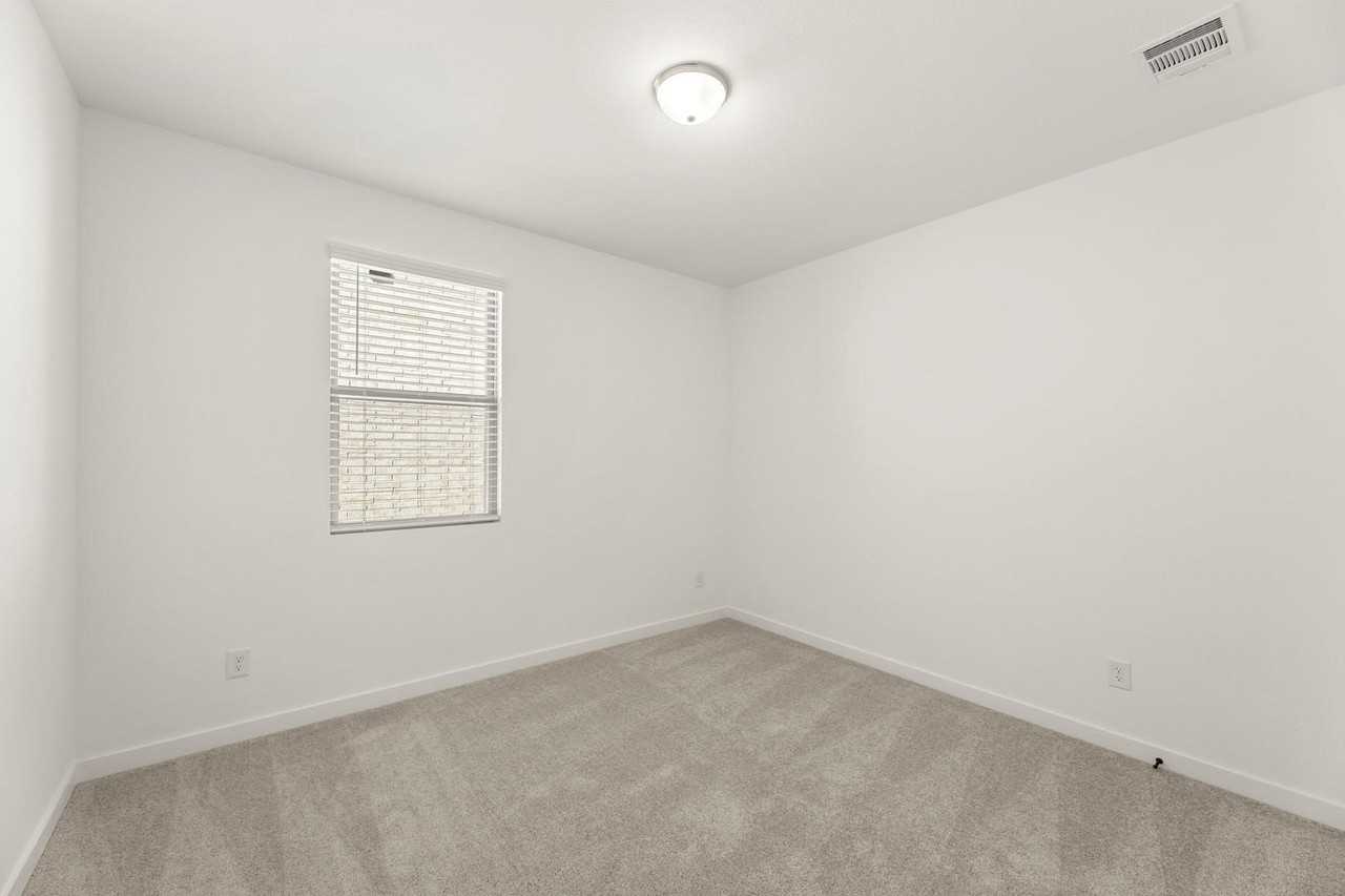 2412 Yaupon Way - Photo 5 of 30