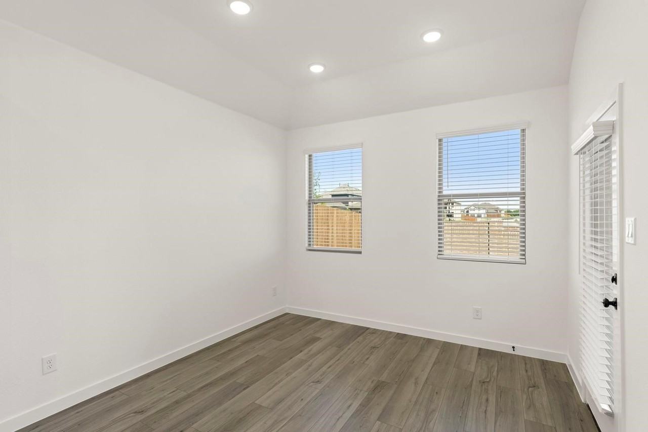 2412 Yaupon Way - Photo 7 of 30