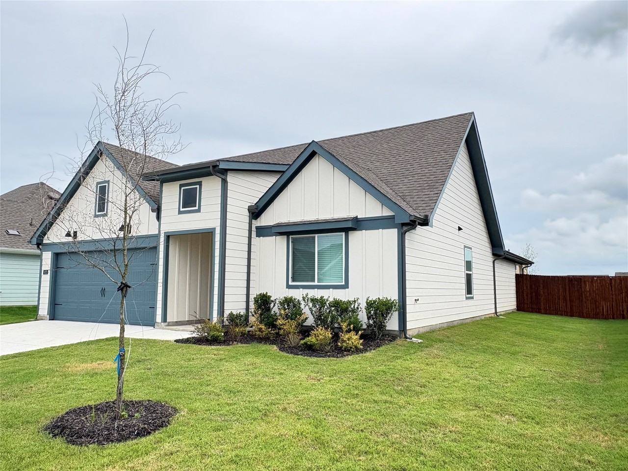 811 Orchid Way - Photo 2 of 25
