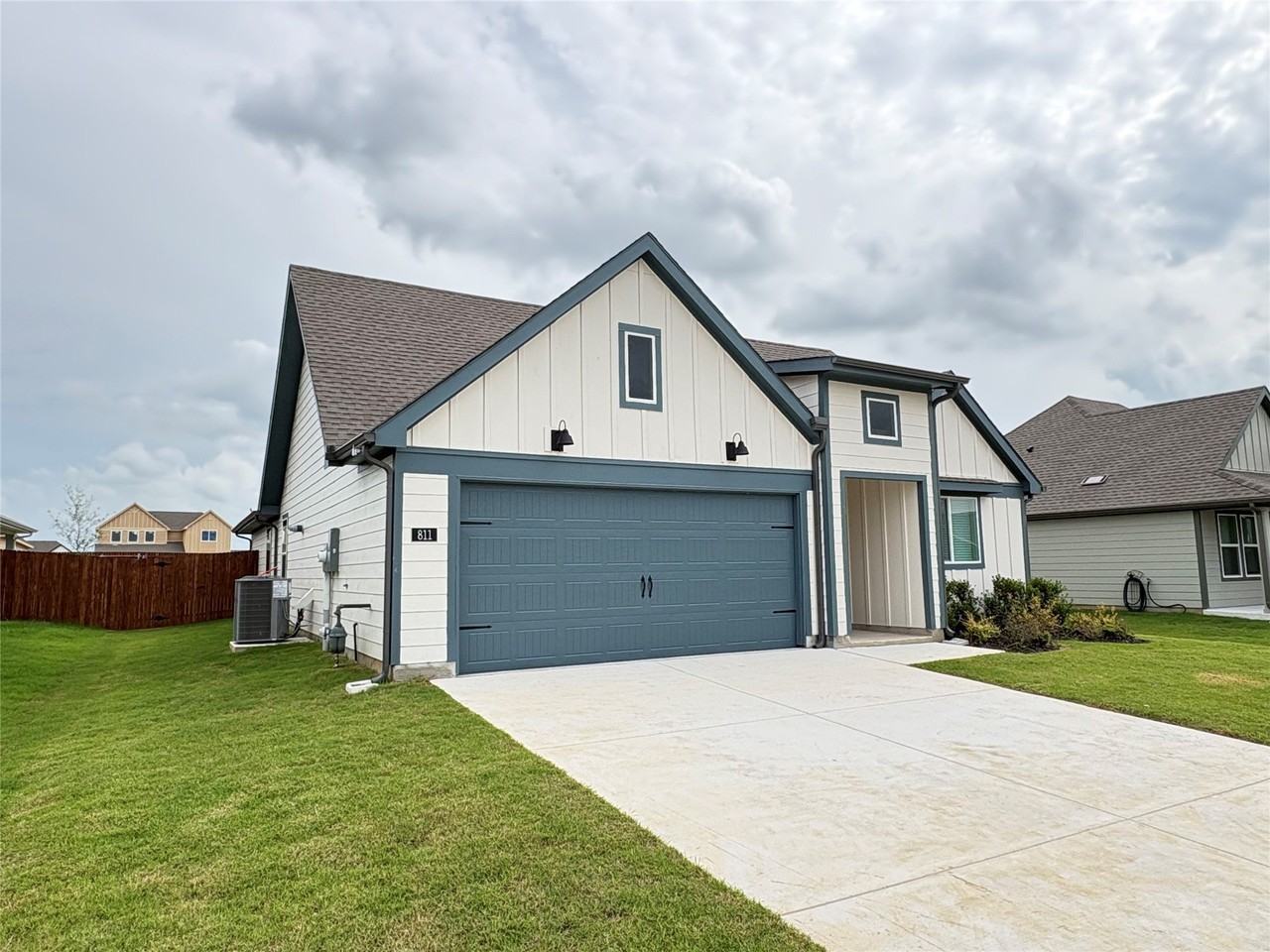 811 Orchid Way - Photo 3 of 25