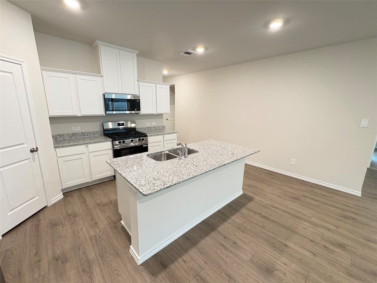 811 Orchid Way - Photo 6 of 25