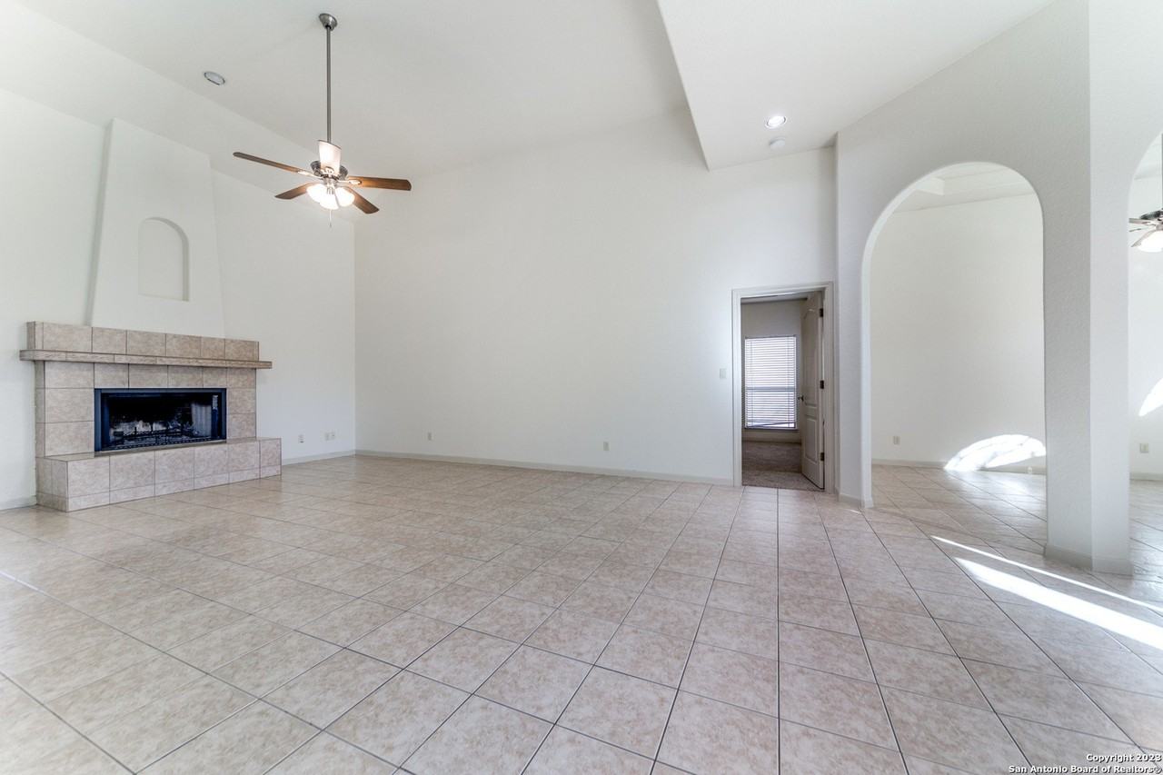 206 English Oaks Cir - Photo 3 of 19