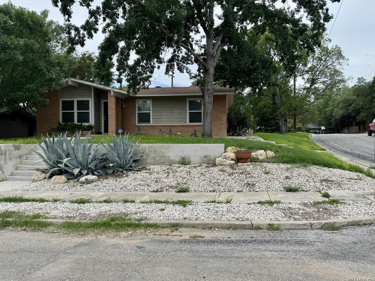 1723 Corita St - Photo 3 of 35
