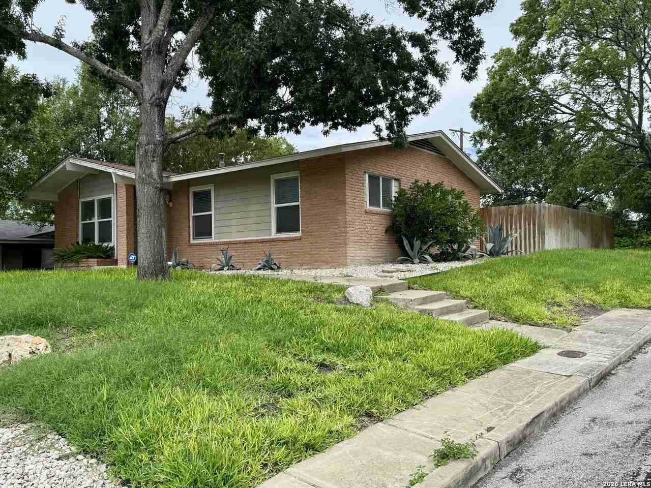 1723 Corita St - Photo 5 of 35