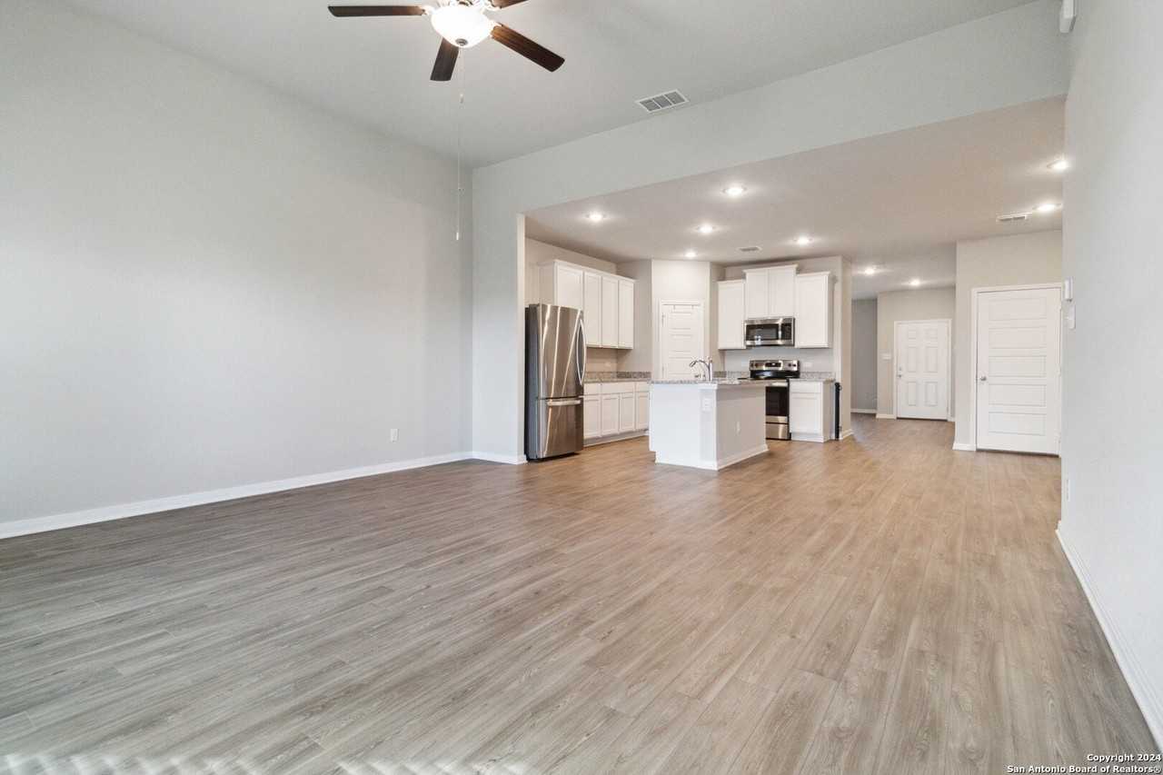 1033 Windflower - Photo 4 of 29