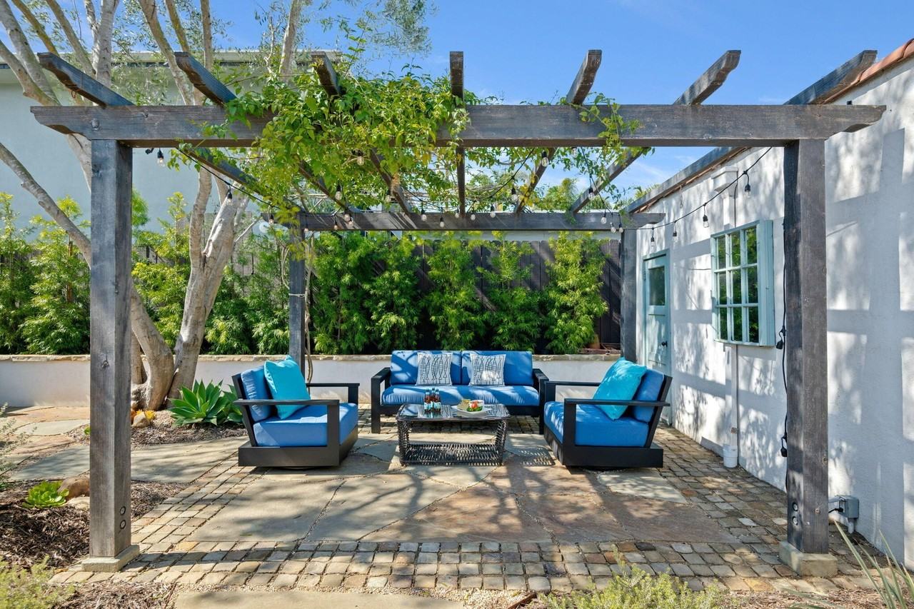 224 W Cota St - Photo 5 of 39