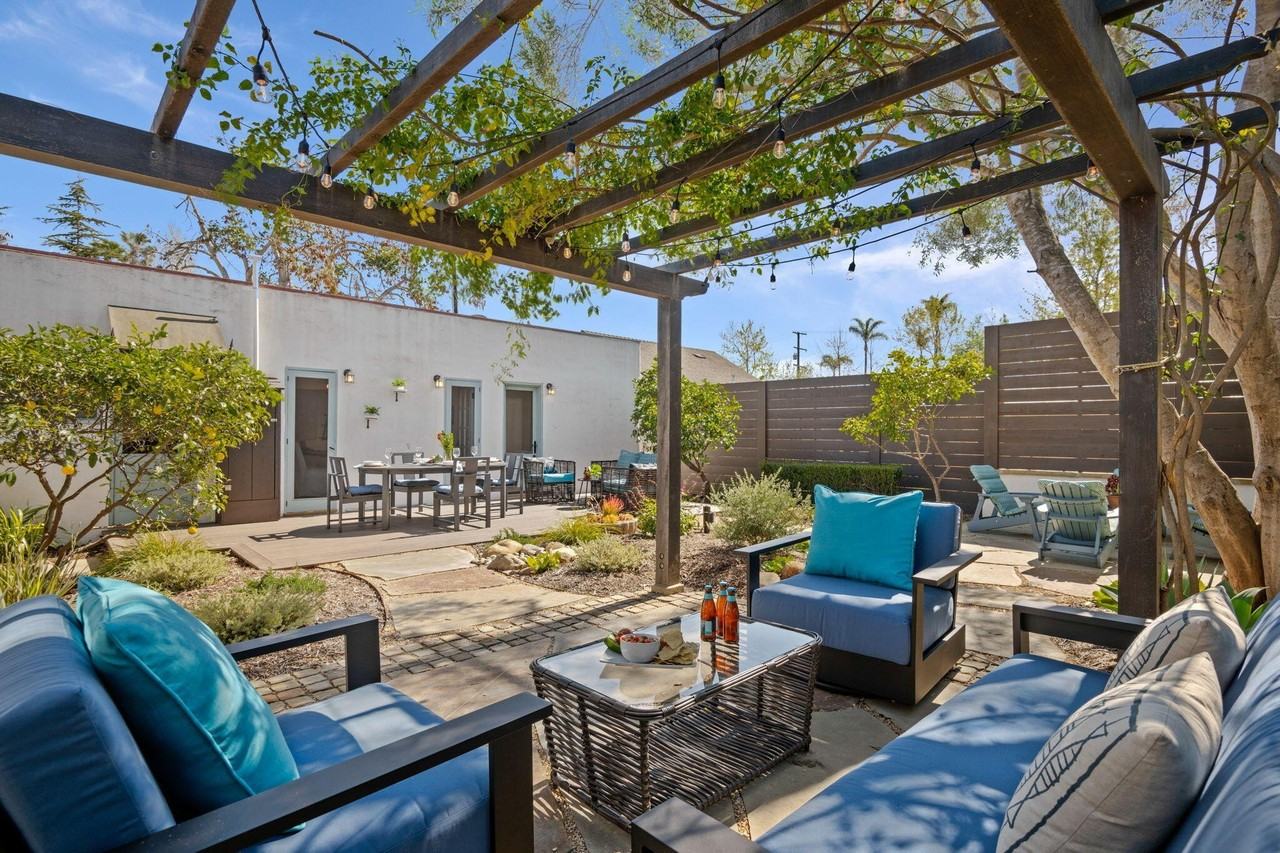 224 W Cota St - Photo 6 of 39