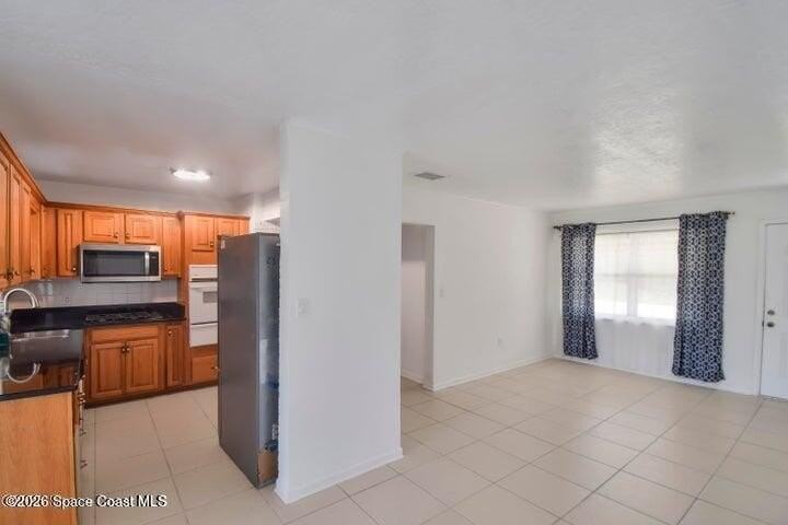 102 1st St - Photo 4 of 20