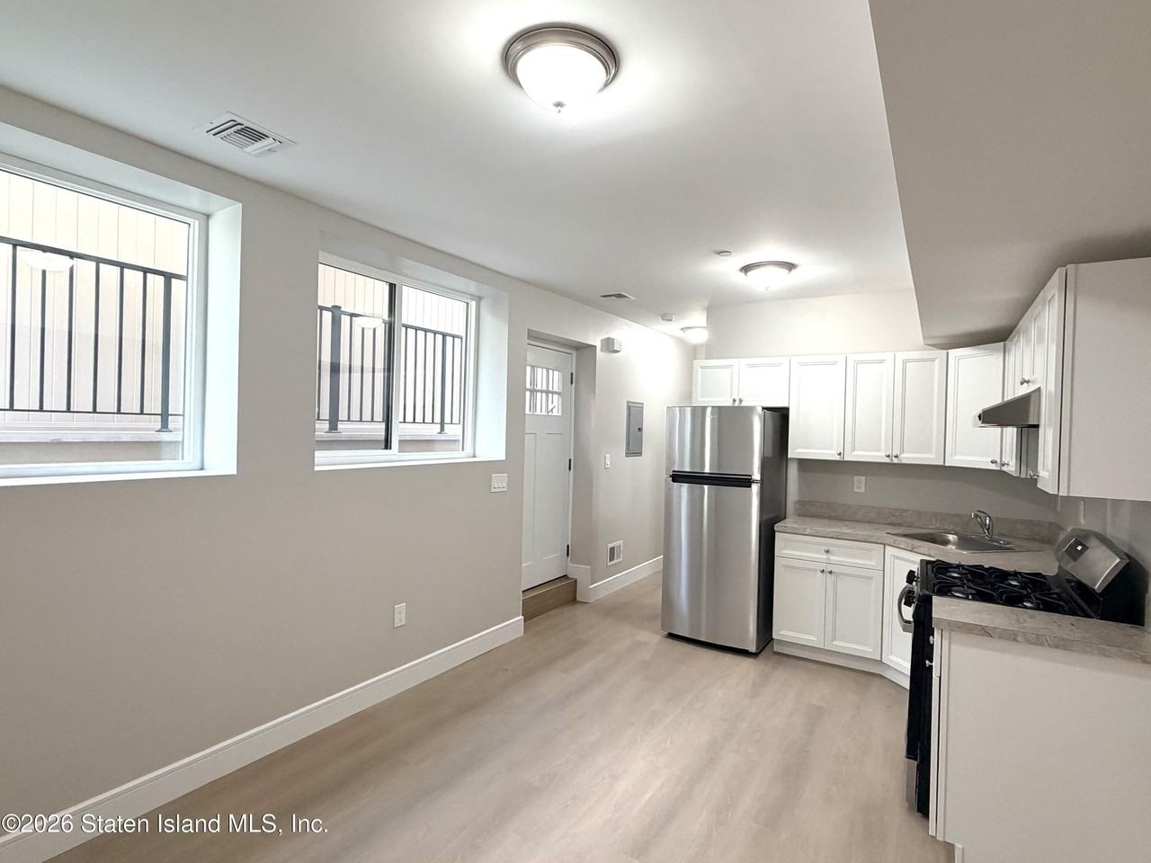 393 Philip Ave #2 - Photo 4 of 9