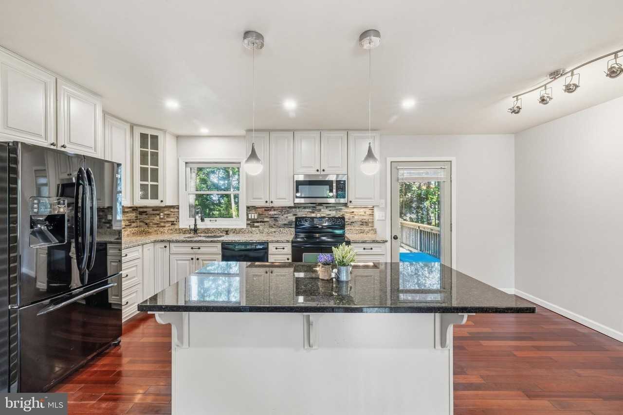 301 Wicomico Rd - Photo 5 of 38