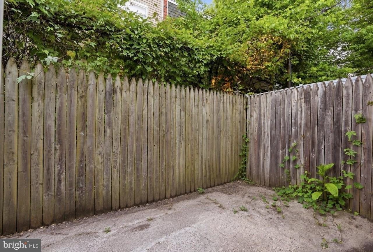 231 E Phil Ellena St - Photo 6 of 14