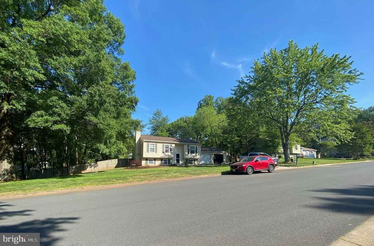 2801 Reign St - Photo 2 of 26