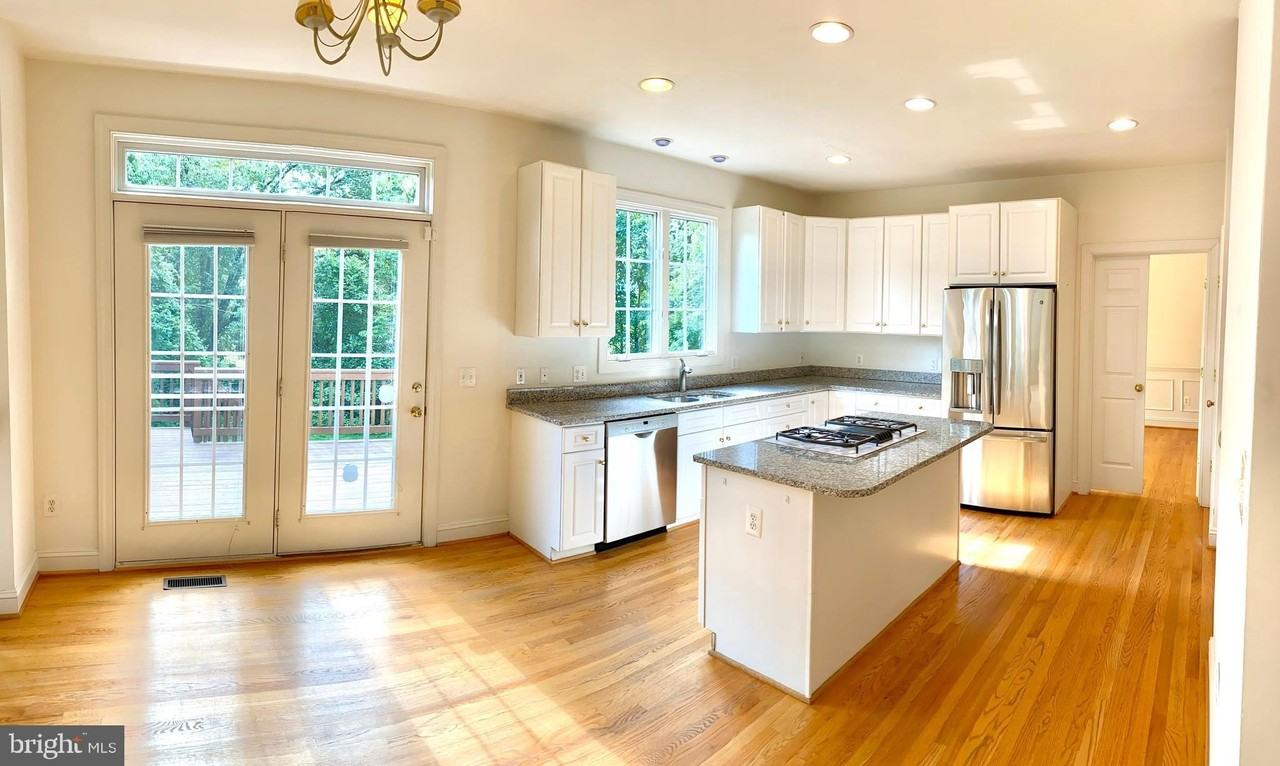 1305 Providence Ter - Photo 5 of 20
