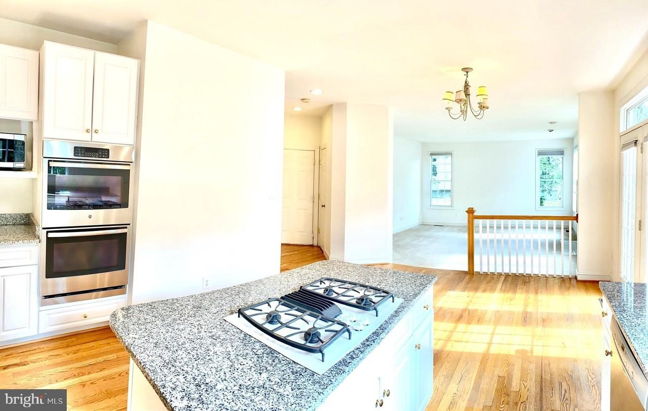1305 Providence Ter - Photo 6 of 20