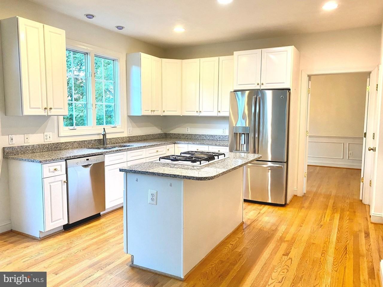 1305 Providence Ter - Photo 7 of 20
