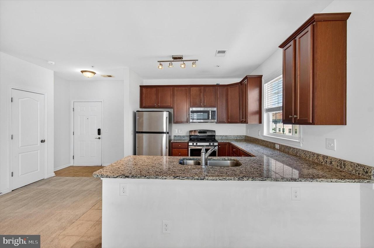 24620 Byrne Meadow Sq #300 - Photo 7 of 27