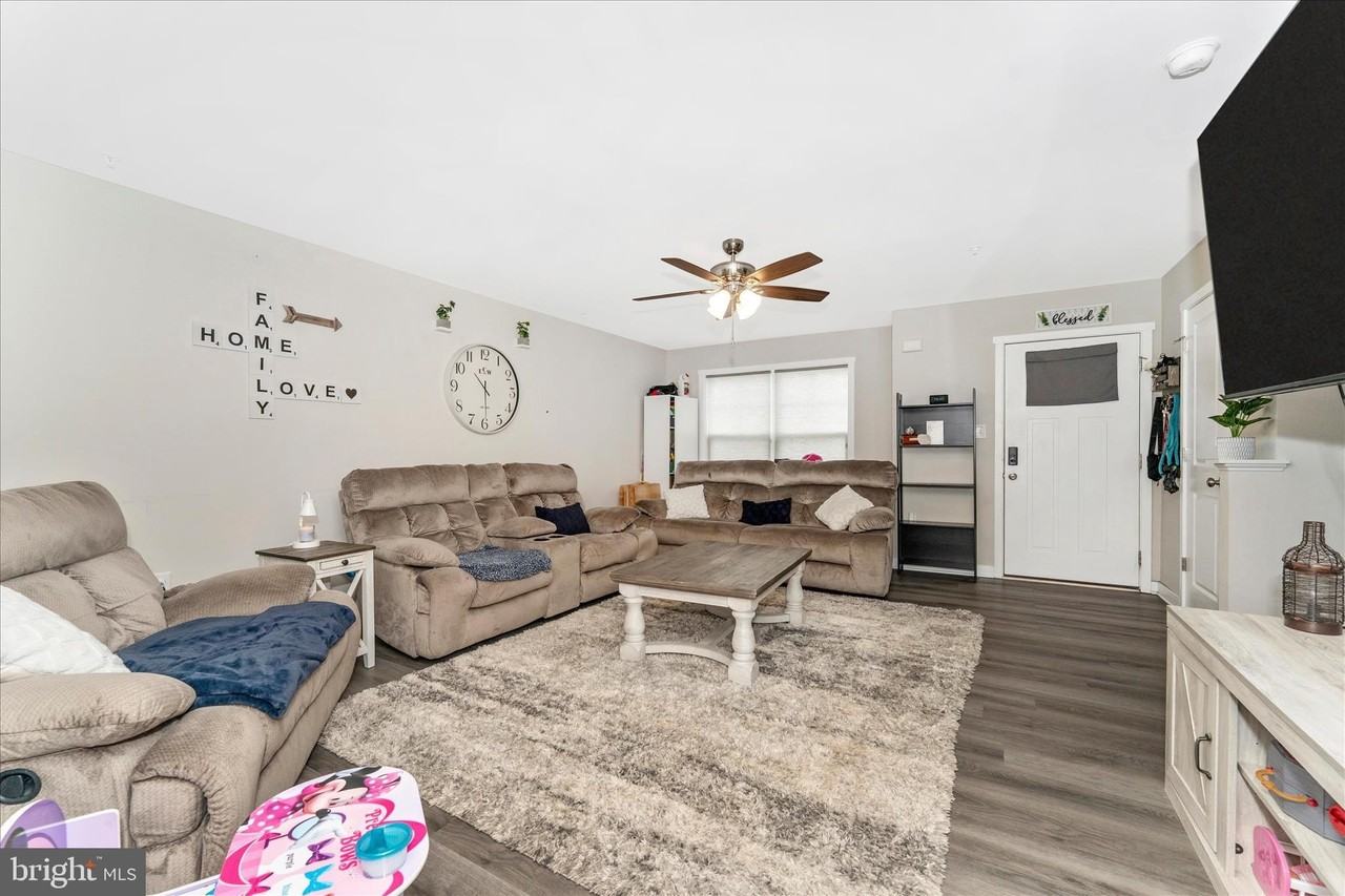 31 Moses Dr - Photo 4 of 50