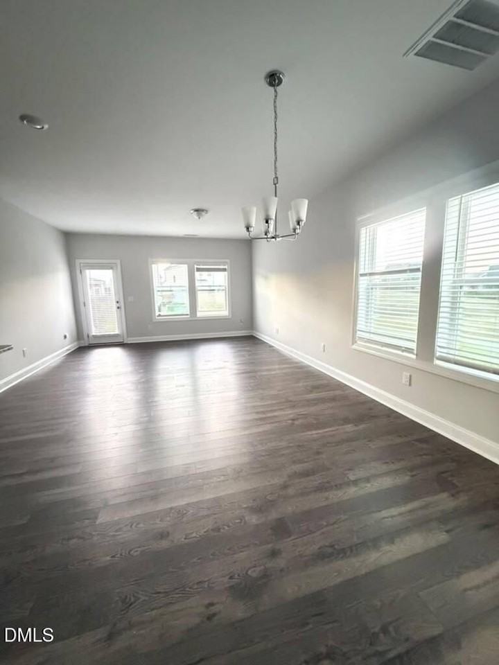 529 Eversden Dr - Photo 4 of 35