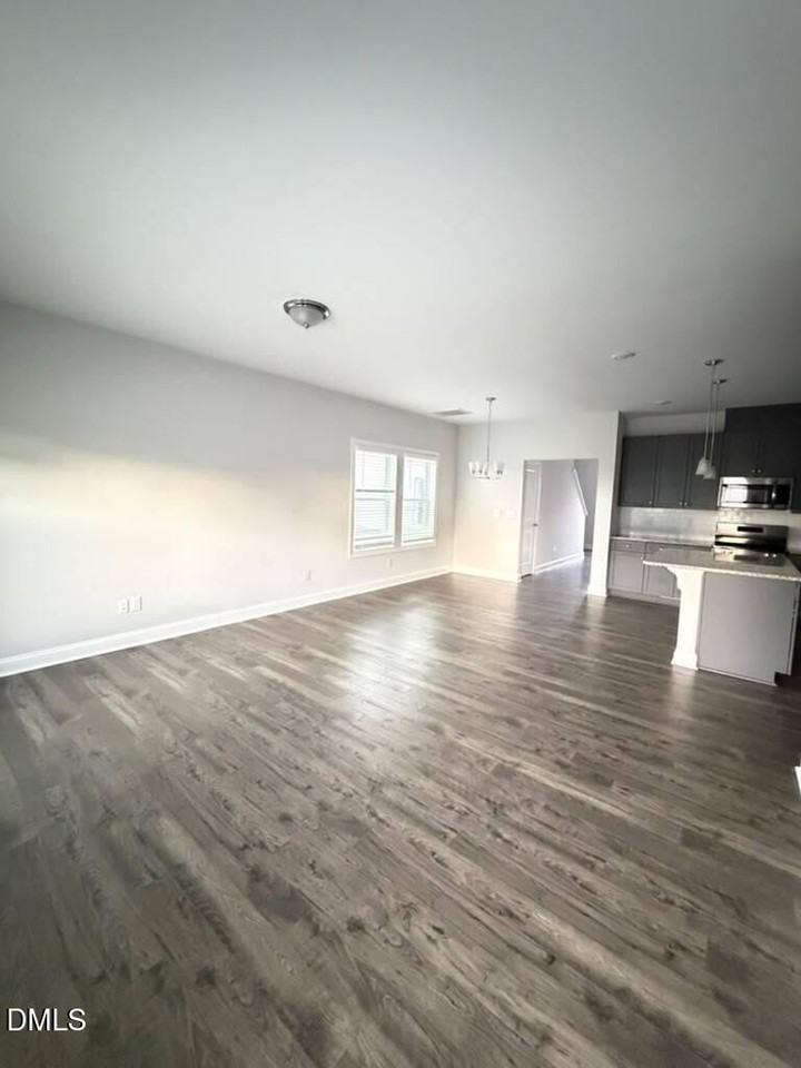 529 Eversden Dr - Photo 6 of 35