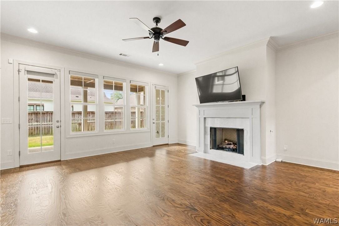 863 Carleton St - Photo 6 of 22