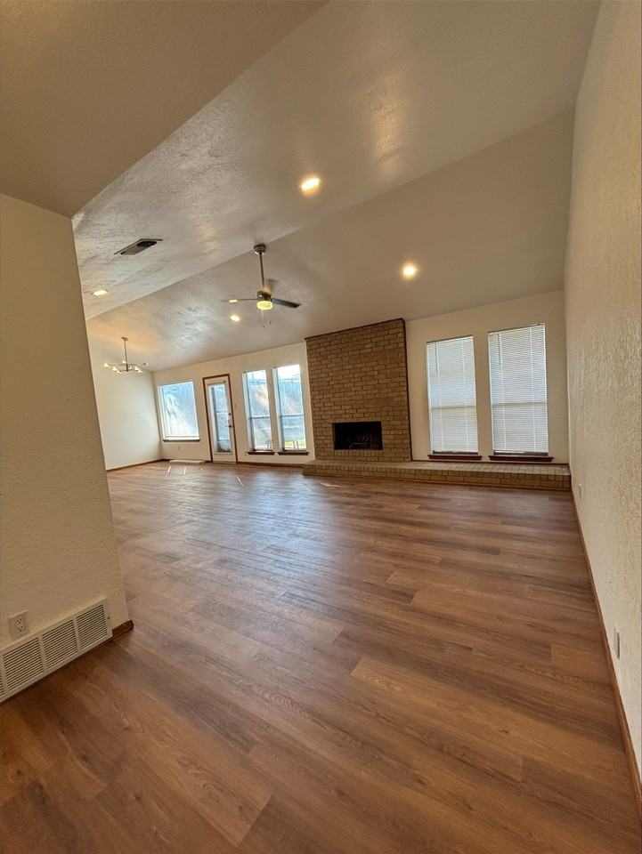 702 Matthews Ct - Photo 7 of 11