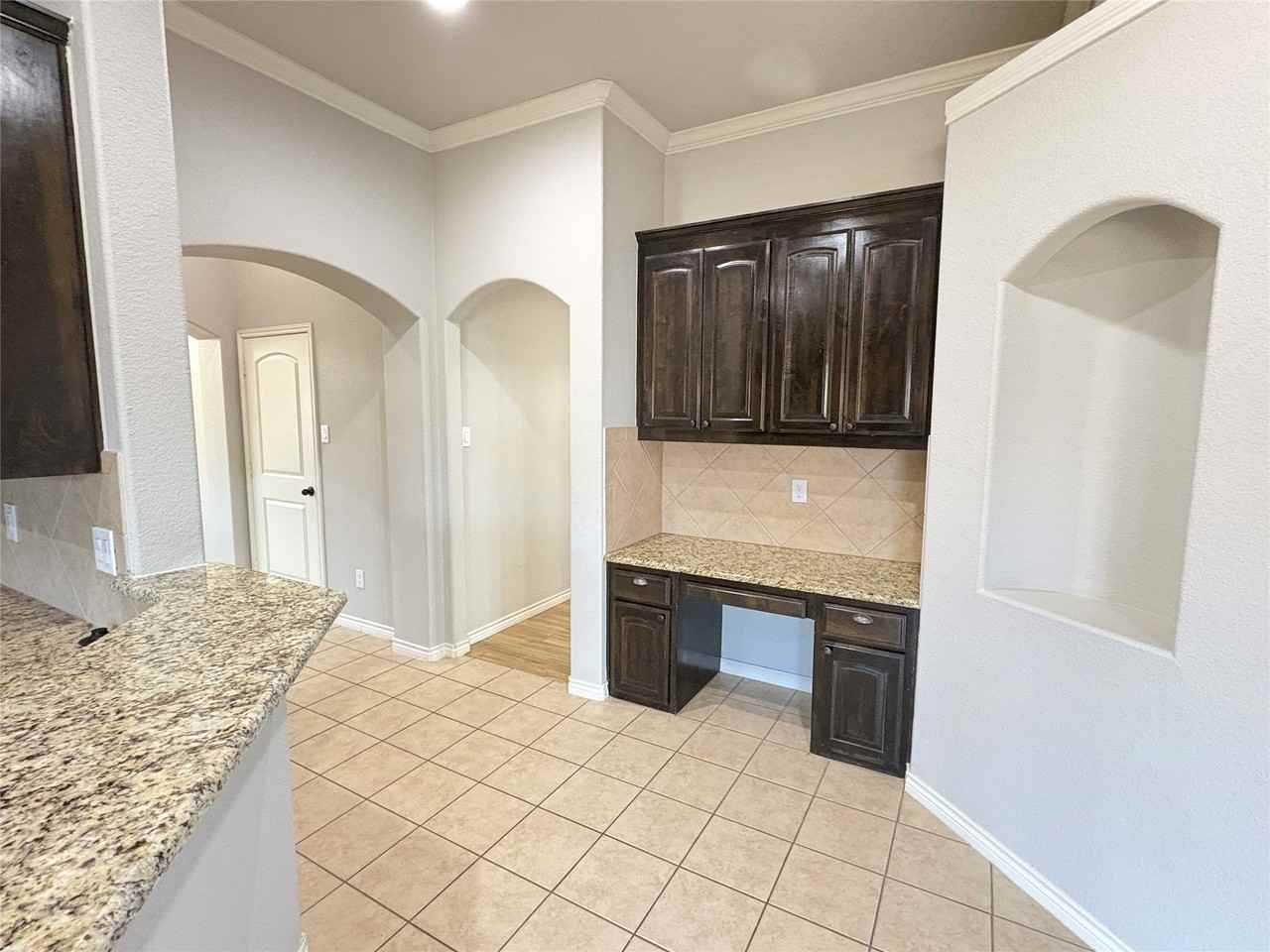 5900 Shiner Dr - Photo 7 of 19