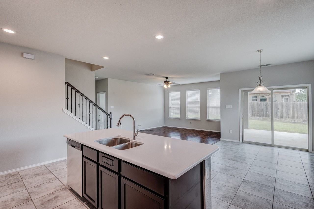 5529 Las Lomas Ln - Photo 2 of 28