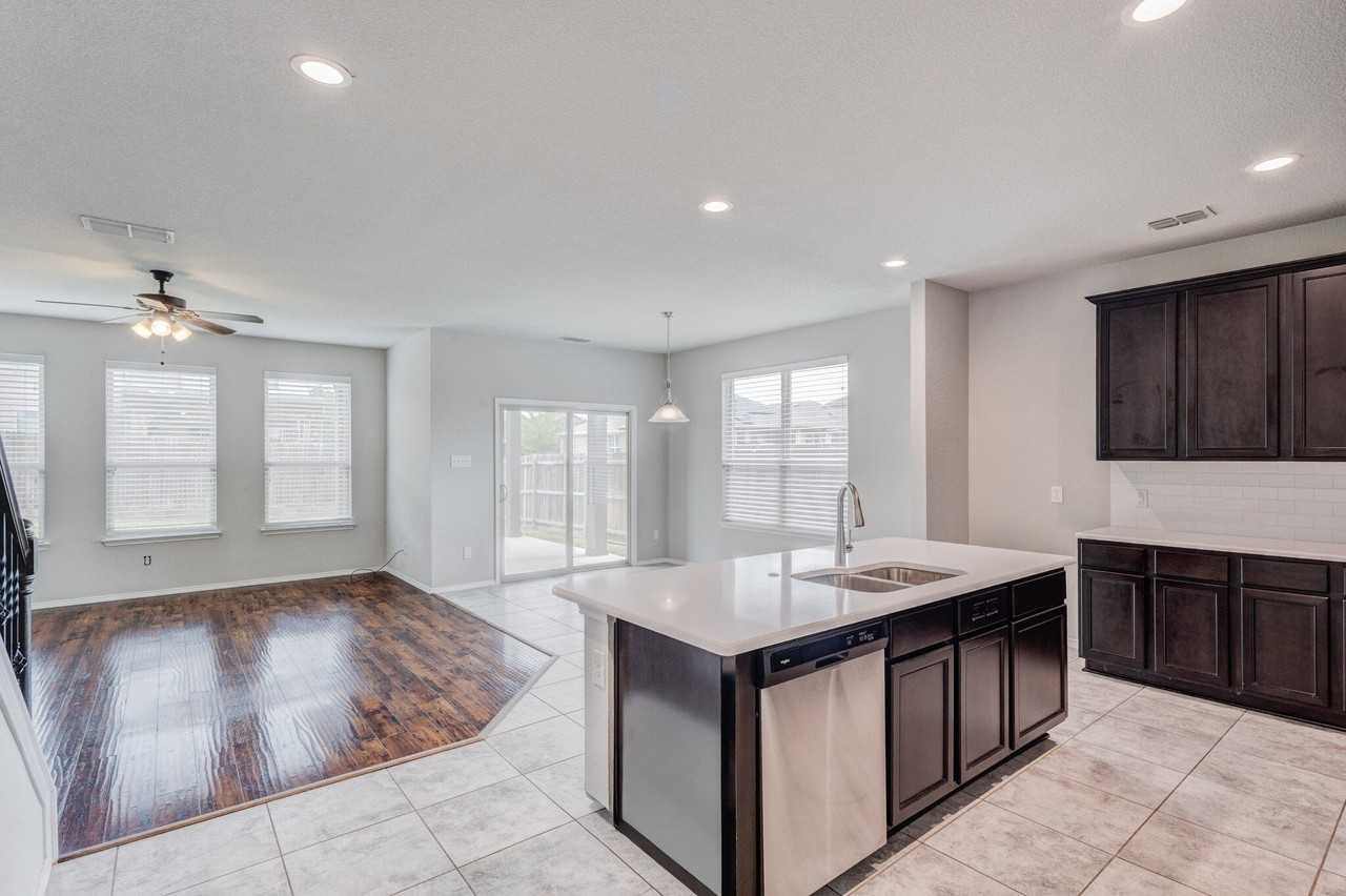 5529 Las Lomas Ln - Photo 3 of 28