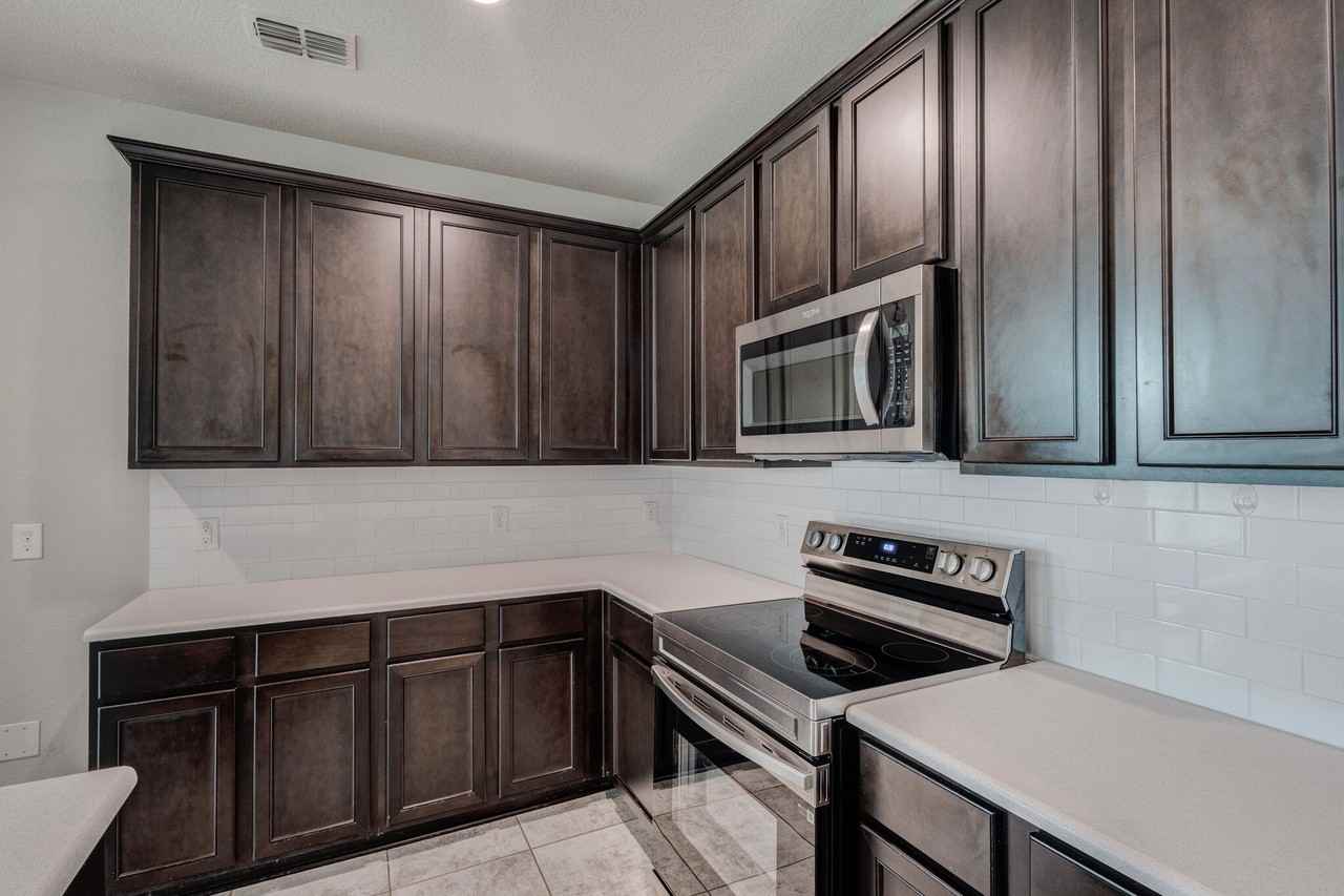 5529 Las Lomas Ln - Photo 5 of 28