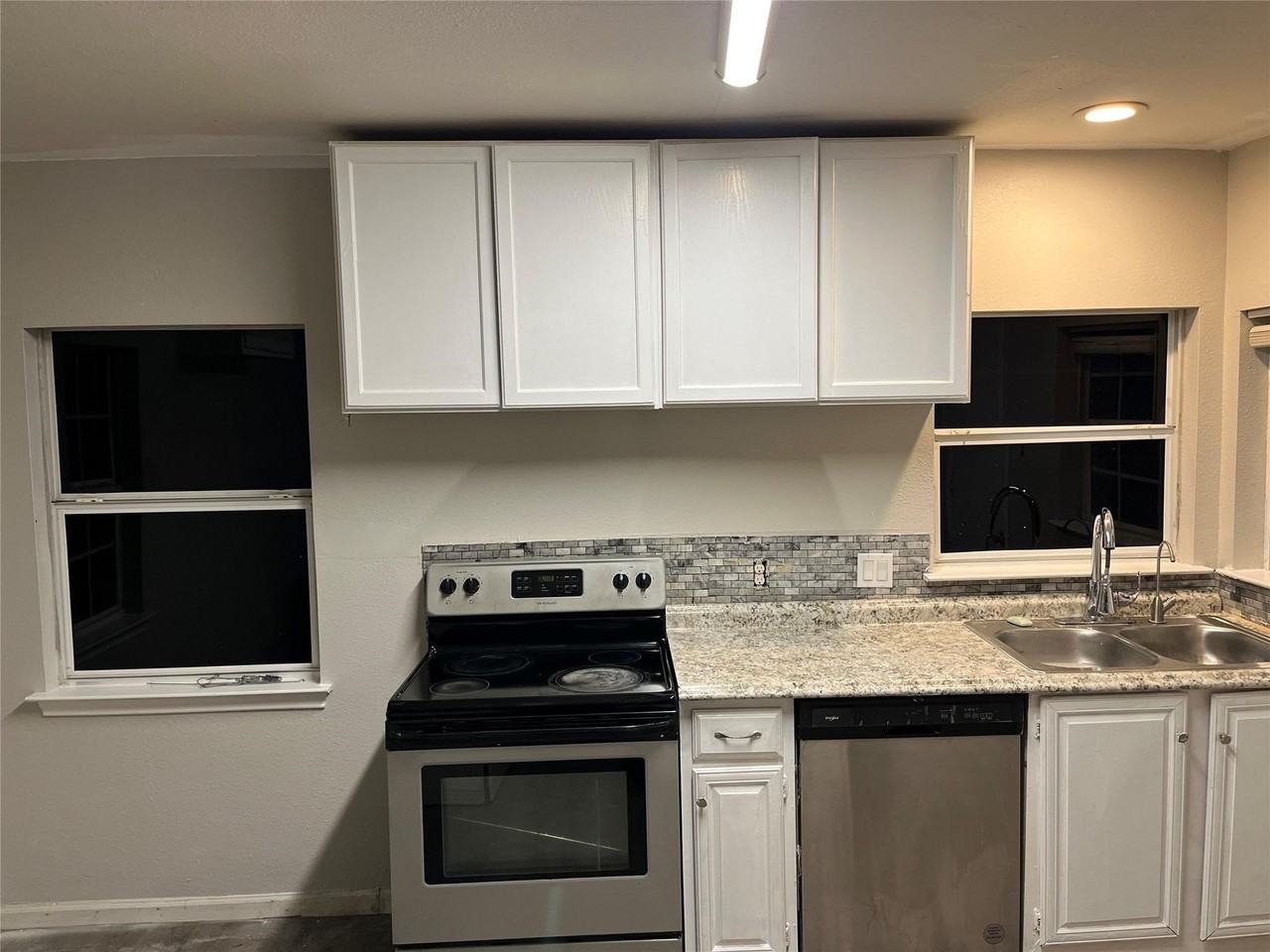 3206 Kellogg Ave - Photo 2 of 4