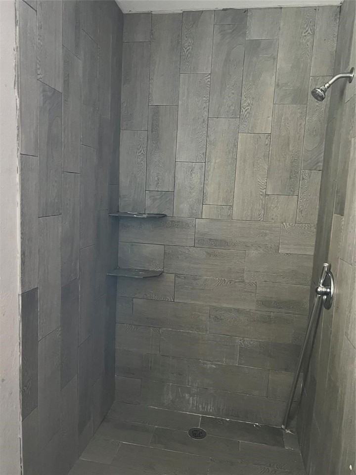3206 Kellogg Ave - Photo 3 of 4