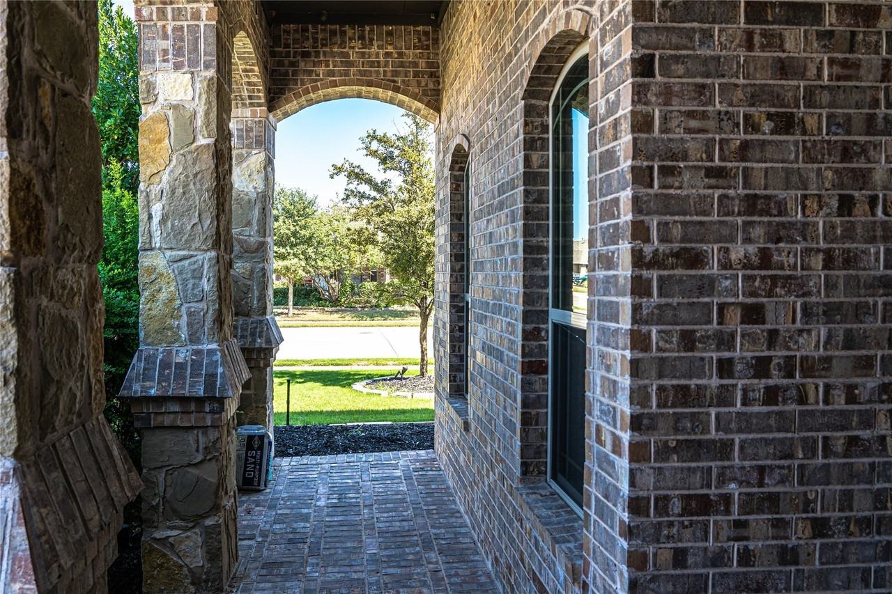 528 Warner Dr - Photo 4 of 34