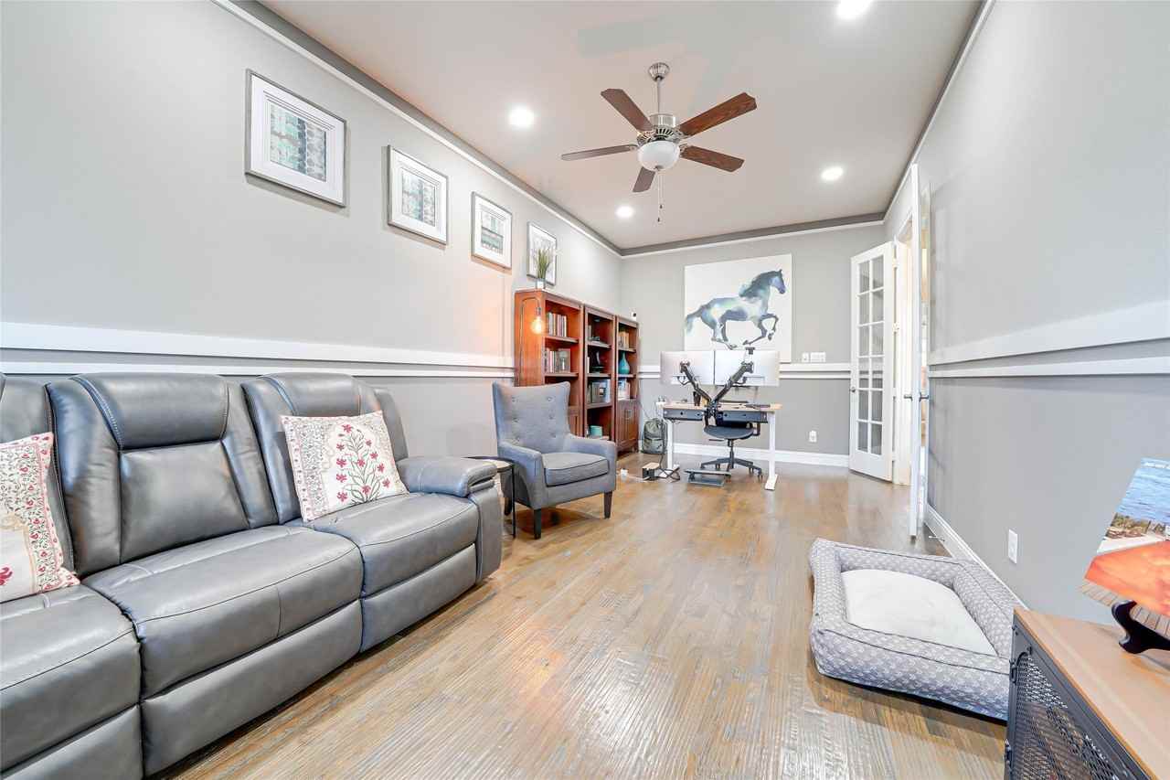 528 Warner Dr - Photo 7 of 34