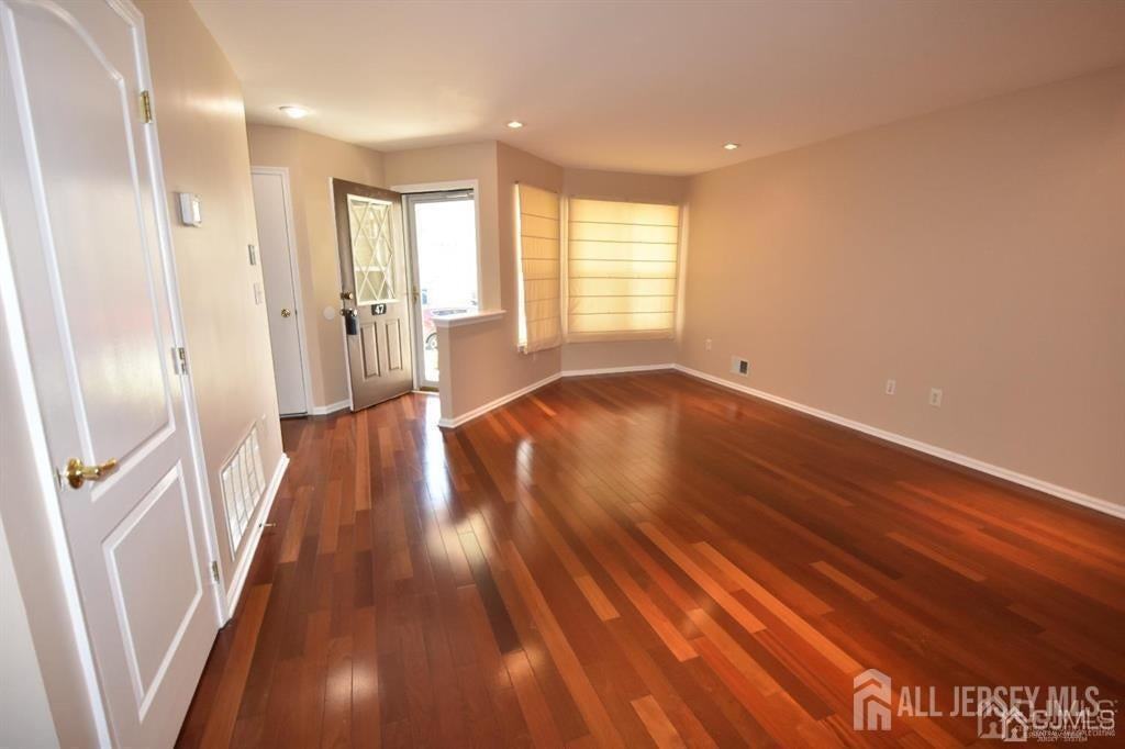 47 Jared Dr - Photo 2 of 27