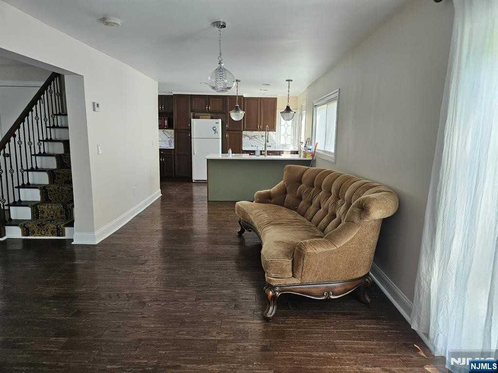 131 Island Ave - Photo 4 of 19
