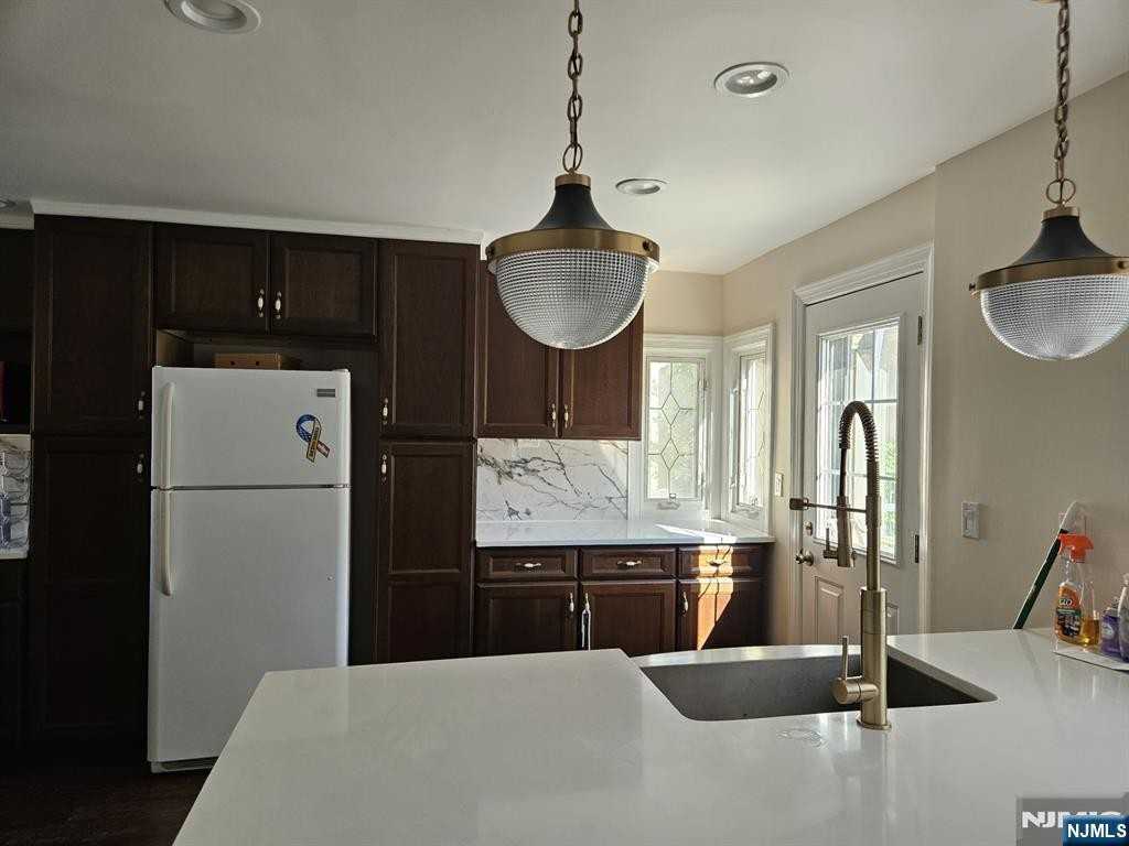 131 Island Ave - Photo 5 of 19