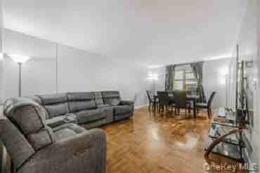 1234 Midland Ave ##1c - Photo 4 of 15