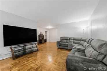 1234 Midland Ave ##1c - Photo 5 of 15
