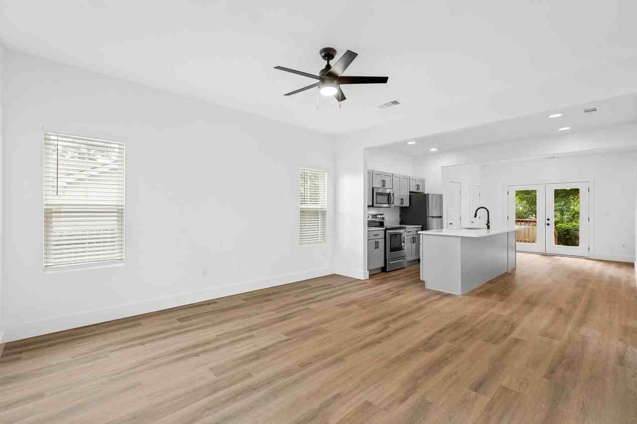 530 Raymond St - Photo 3 of 24