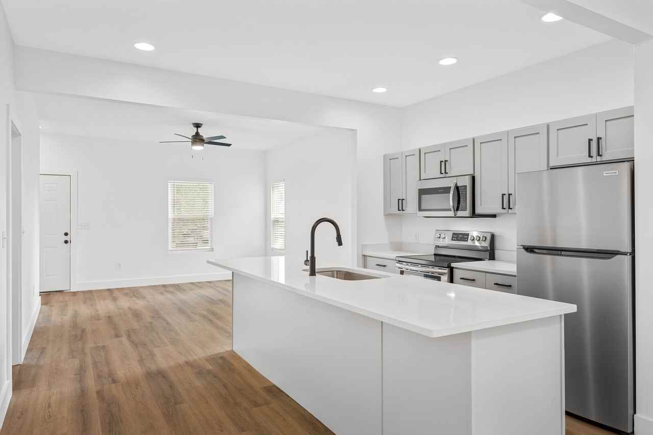530 Raymond St - Photo 7 of 24