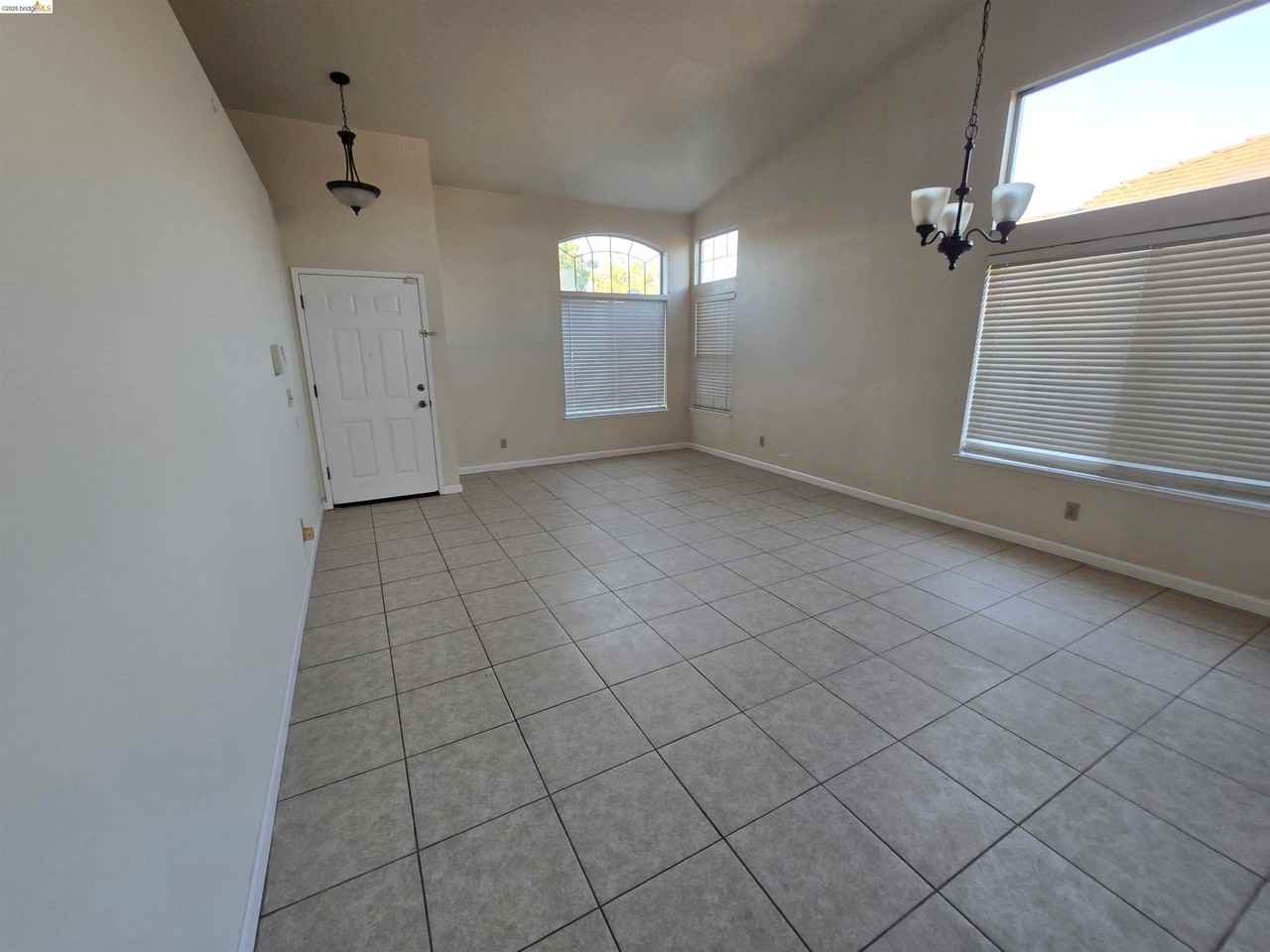 5128 Hereford Ct - Photo 3 of 15