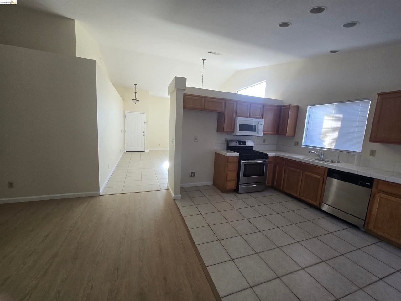 5128 Hereford Ct - Photo 6 of 15