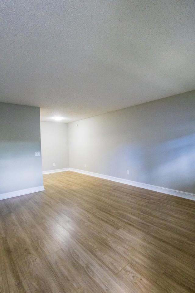 417 N E St - Photo 5 of 13