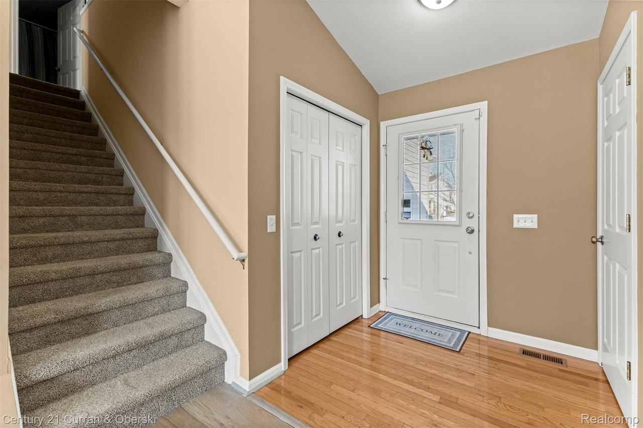 7164 Richmond Dr - Photo 2 of 33