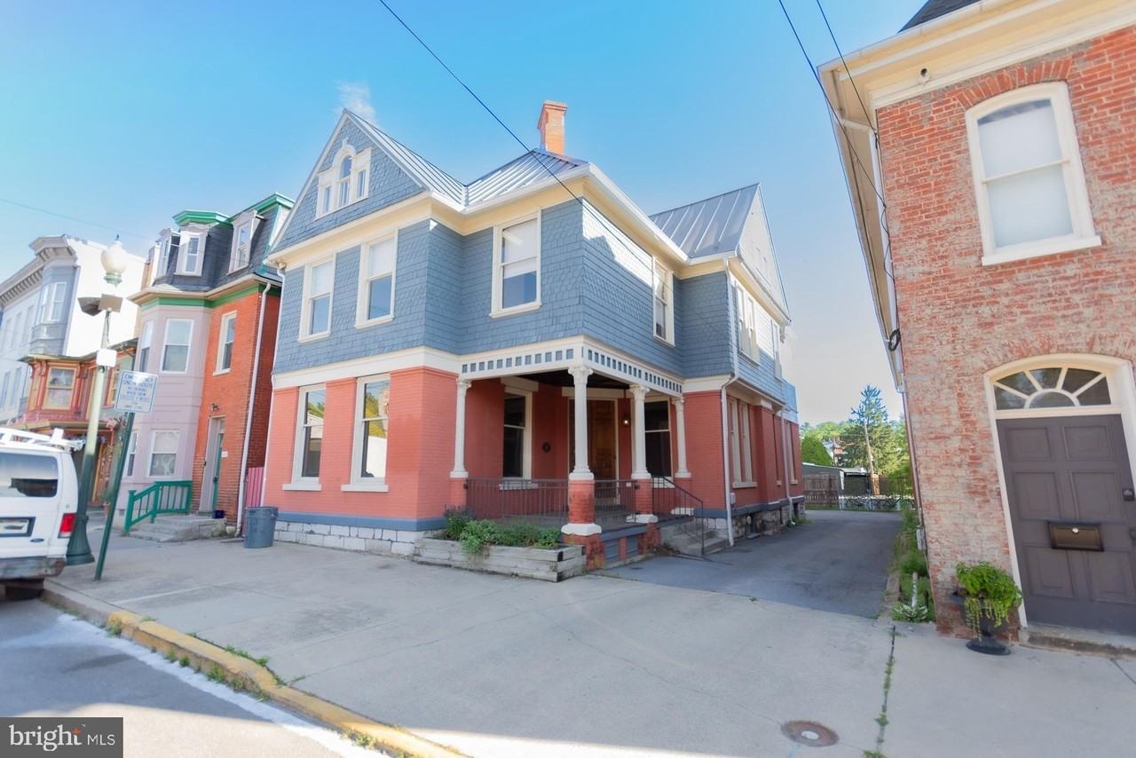 408 W King St - Photo 4 of 50
