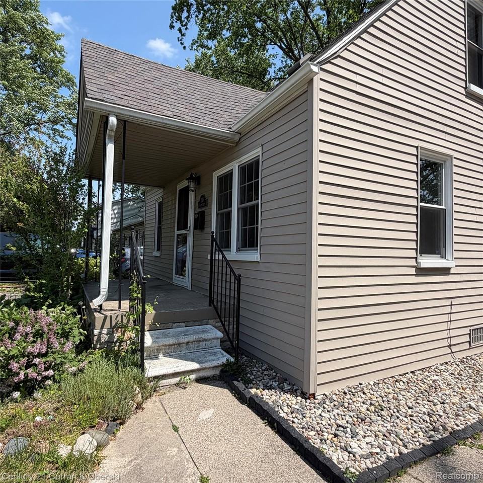 2316 Harris St - Photo 3 of 26