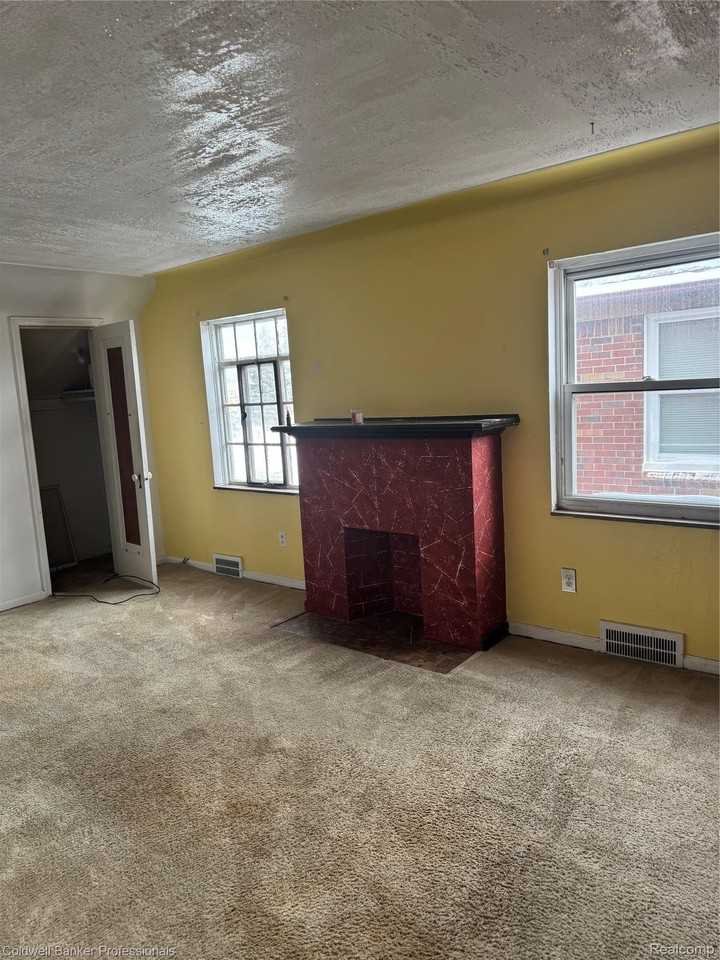 4046 Tyler St - Photo 3 of 8