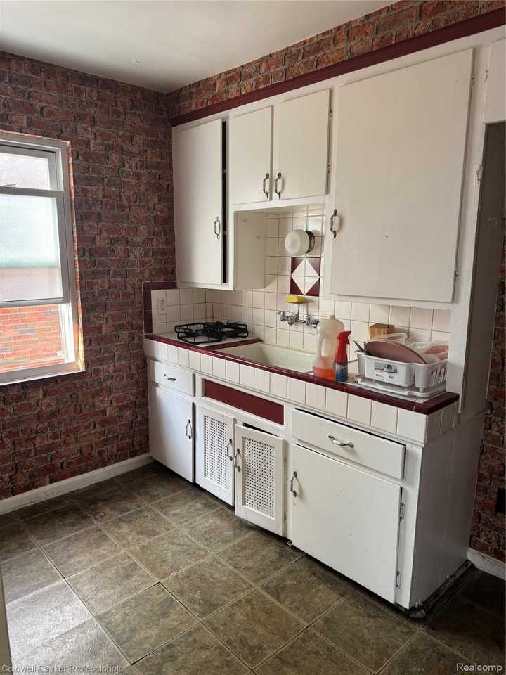 4046 Tyler St - Photo 4 of 8