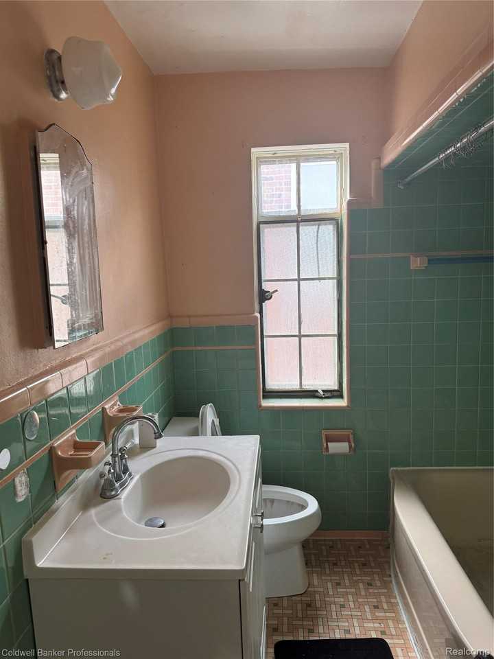 4046 Tyler St - Photo 7 of 8