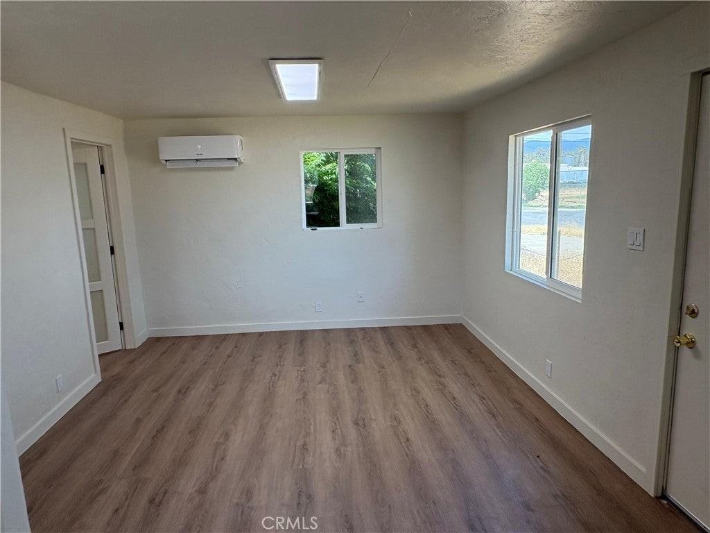 696 S Foisy St - Photo 3 of 16